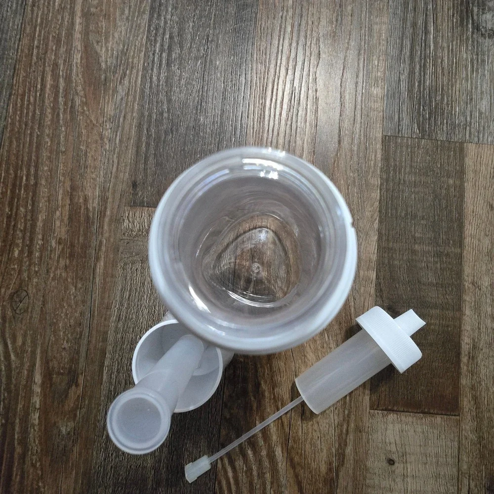 Pampered Chef Kitchen Spritzer Oil Dispenser  White Clear Modern Pump